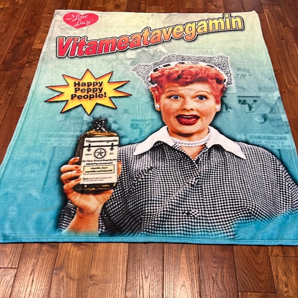 I Love Lucy Vitameatavegamin fleece Throw Blanket - Picture 2 of 7